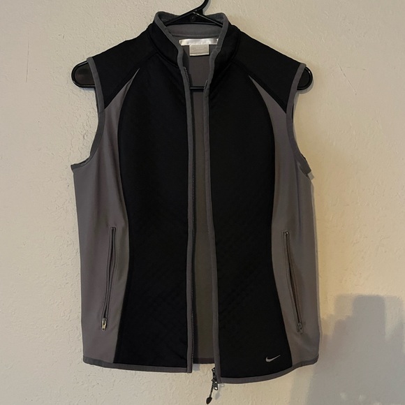 Nike Jackets & Blazers - Nike Sphere Thermal
Vest Full Zip